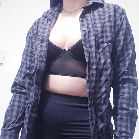 🛍FREEW/PURCHASE🛍 Logan Hill Grey & Black Plaid Button Up Flannel - Picture 3 of 9